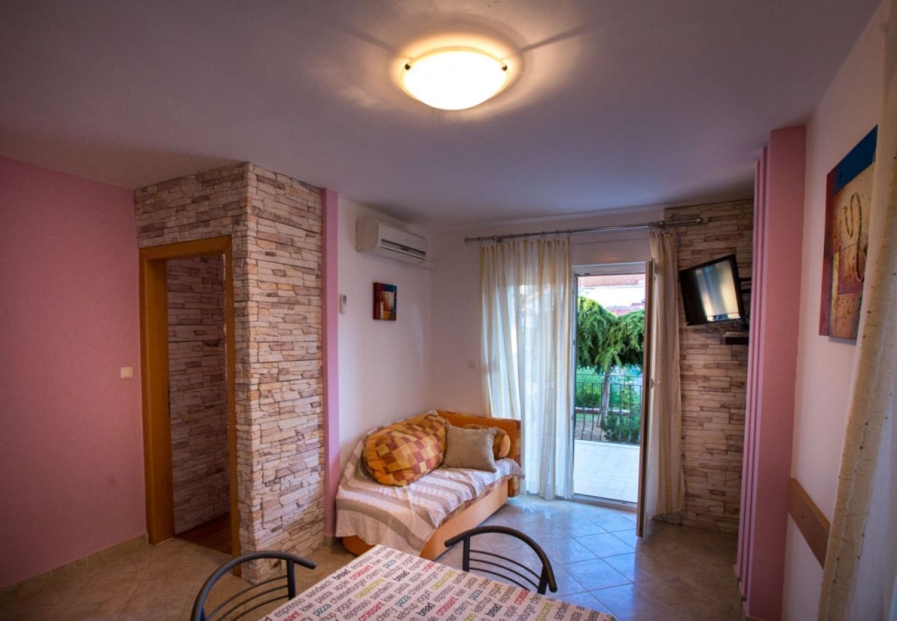 Appartamento a Lopar - Appartamento in Loparo (Lopar) con balcone, Climatizzazione, WIFI (4738-1)