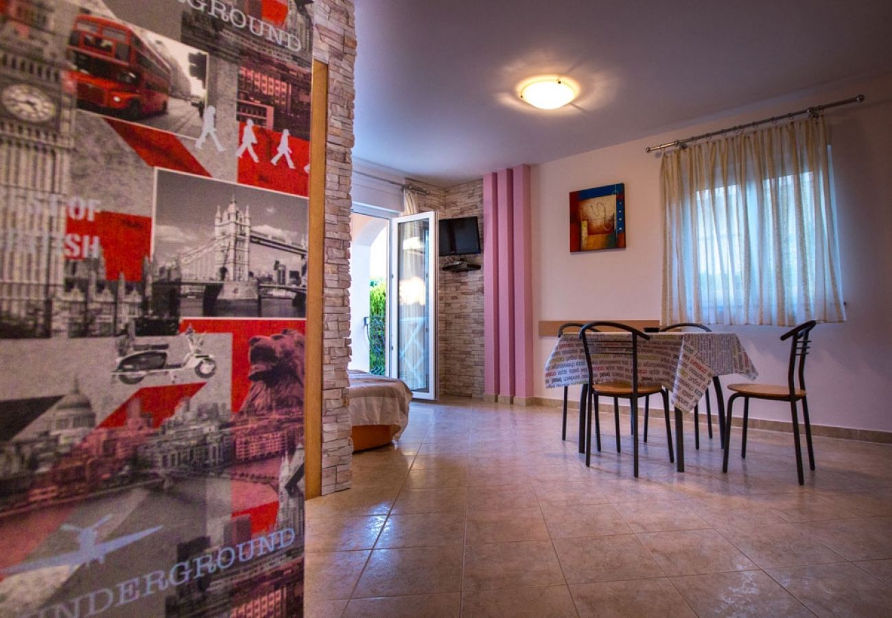 Appartamento a Lopar - Appartamento in Loparo (Lopar) con balcone, Climatizzazione, WIFI (4738-1)