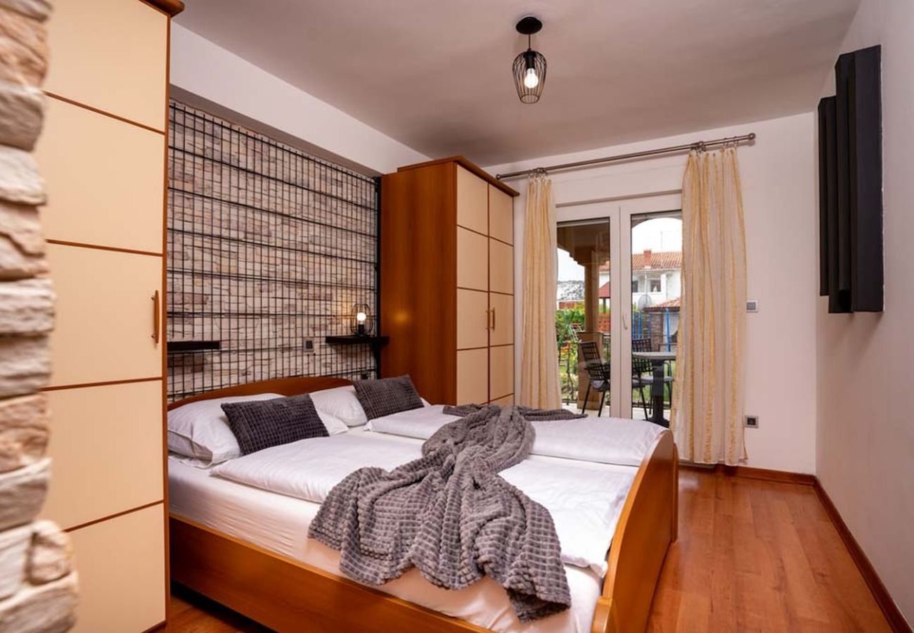 Appartamento a Lopar - Appartamento in Loparo (Lopar) con balcone, Climatizzazione, WIFI (4738-1)