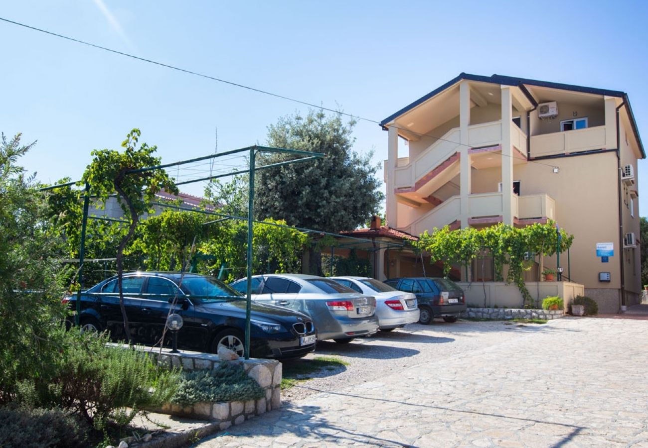 Studio a Lopar - Appartamento Studio in Loparo (Lopar) con terrazzo, Climatizzazione, WIFI (4739-1)