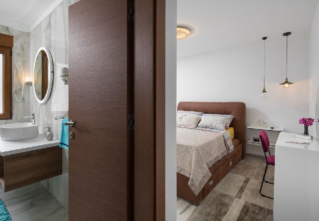 Casa a Vir - Casa di vacanza in Vir con terrazzo, Climatizzazione, WIFI, Lavatrice (4740-1) Casa a Vir - Casa di vacanza in Vir con terrazzo, Climatizzazione, WIFI, Lavatrice (4740-1)