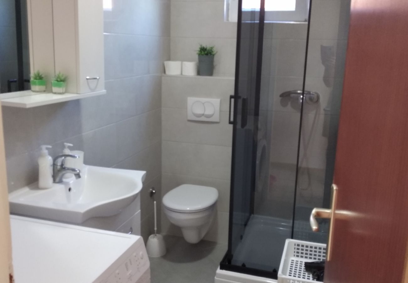 Appartamento a Šibenik-Brodarica - Appartamento in Brodarica con vista mare, balcone, Climatizzazione, WIFI (4731-4)