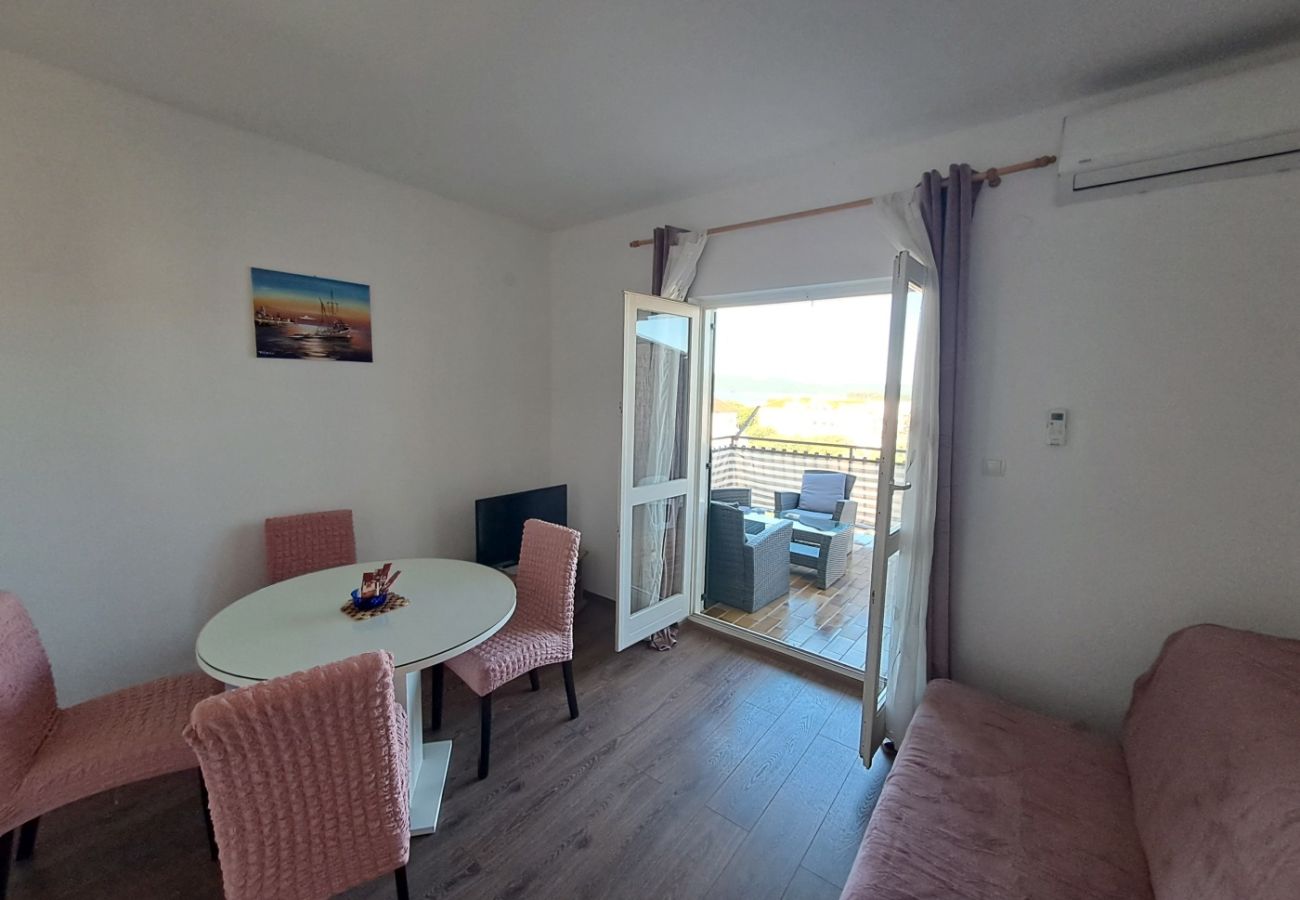 Appartamento a Šibenik-Brodarica - Appartamento in Brodarica con vista mare, balcone, Climatizzazione, WIFI (4731-4)
