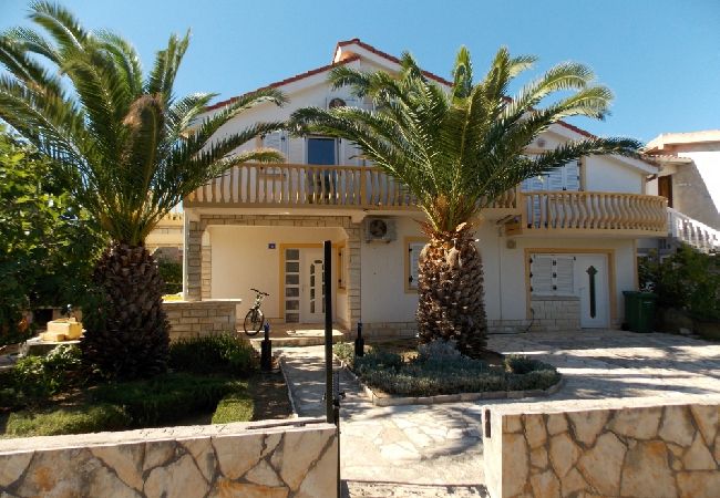 Appartamento a Vir - Appartamento in Vir con terrazzo, Climatizzazione, WIFI, Lavatrice (4776-1) Appartamento a Vir - Appartamento in Vir con terrazzo, Climatizzazione, WIFI, Lavatrice (4776-1)