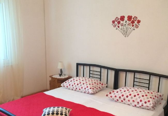 Appartamento a Slatine - Appartamento in Slatine con vista mare, balcone, Climatizzazione, WIFI (4782-1) Appartamento a Slatine - Appartamento in Slatine con vista mare, balcone, Climatizzazione, WIFI (4782-1)