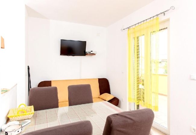 Appartamento a Slatine - Appartamento in Slatine con vista mare, balcone, Climatizzazione, WIFI (4784-1) Appartamento a Slatine - Appartamento in Slatine con vista mare, balcone, Climatizzazione, WIFI (4784-1)