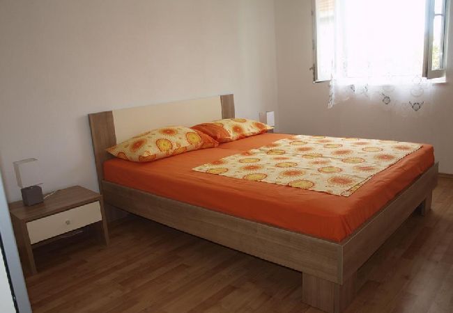 Appartamento a Slatine - Appartamento in Slatine con vista mare, balcone, Climatizzazione, WIFI (4784-2) Appartamento a Slatine - Appartamento in Slatine con vista mare, balcone, Climatizzazione, WIFI (4784-2)