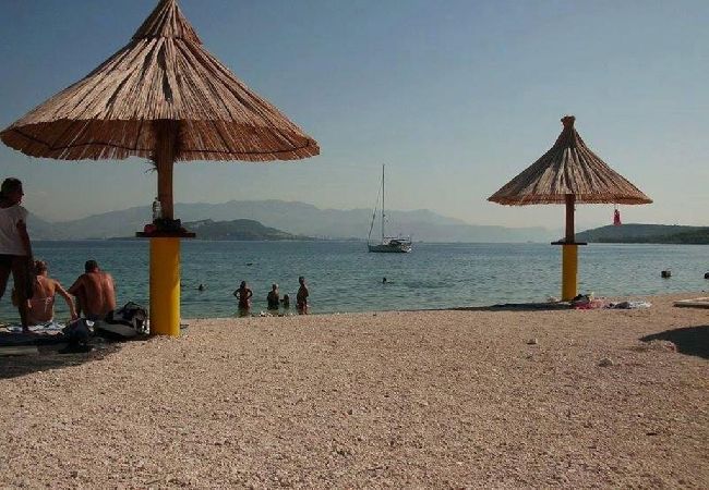 Appartamento a Slatine - Appartamento in Slatine con vista mare, balcone, Climatizzazione, WIFI (4784-2) Appartamento a Slatine - Appartamento in Slatine con vista mare, balcone, Climatizzazione, WIFI (4784-2)