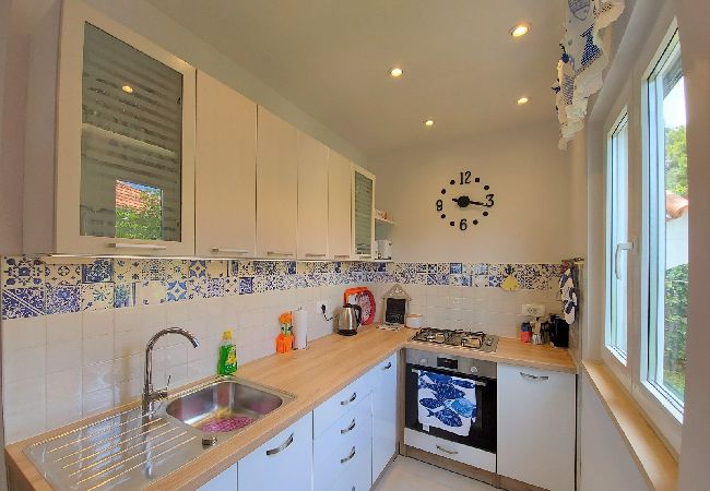 Appartamento a Slatine - Appartamento in Slatine con vista mare, terrazzo, WIFI (4785-1) Appartamento a Slatine - Appartamento in Slatine con vista mare, terrazzo, WIFI (4785-1)