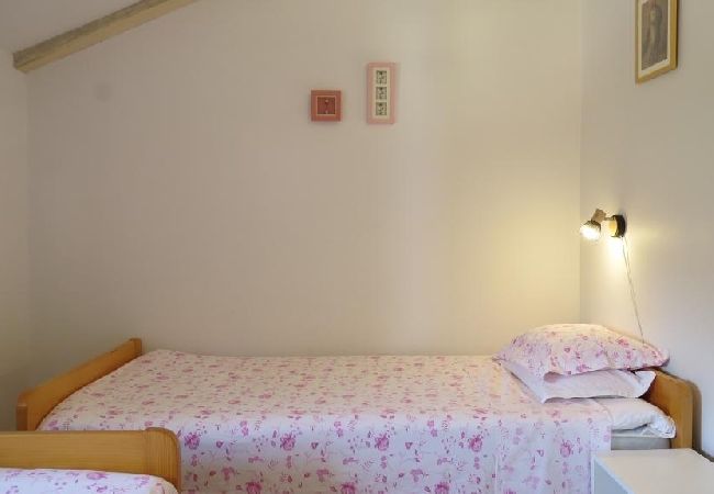 Appartamento a Slatine - Appartamento in Slatine con vista mare, terrazzo, Climatizzazione, WIFI (4785-2) Appartamento a Slatine - Appartamento in Slatine con vista mare, terrazzo, Climatizzazione, WIFI (4785-2)