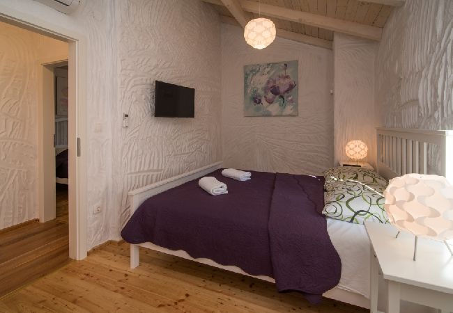 Casa a Vrbnik - Casa di vacanza in Vrbnik con terrazzo, Climatizzazione, WIFI, Lavatrice (4770-1) Casa a Vrbnik - Casa di vacanza in Vrbnik con terrazzo, Climatizzazione, WIFI, Lavatrice (4770-1)