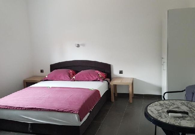 Studio a Biograd na moru - Appartamento Studio in Zaravecchia (Biograd) con terrazzo, Climatizzazione, WIFI (4805-4) Studio a Biograd na moru - Appartamento Studio in Zaravecchia (Biograd) con terrazzo, Climatizzazione, WIFI (4805-4)