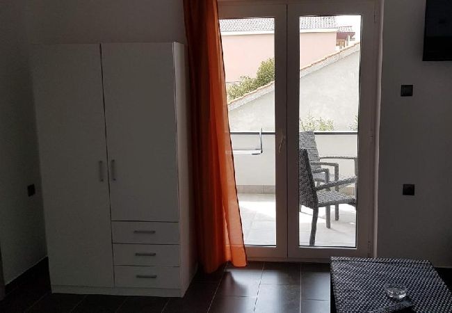 Appartamento a Biograd na moru - Appartamento in Zaravecchia (Biograd) con terrazzo, Climatizzazione, WIFI (4805-6) Appartamento a Biograd na moru - Appartamento in Zaravecchia (Biograd) con terrazzo, Climatizzazione, WIFI (4805-6)