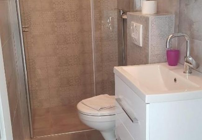 Studio a Biograd na moru - Appartamento Studio in Zaravecchia (Biograd) con vista mare, terrazzo, Climatizzazione, WIFI (4805-8) Studio a Biograd na moru - Appartamento Studio in Zaravecchia (Biograd) con vista mare, terrazzo, Climatizzazione, WIFI (4805-8)