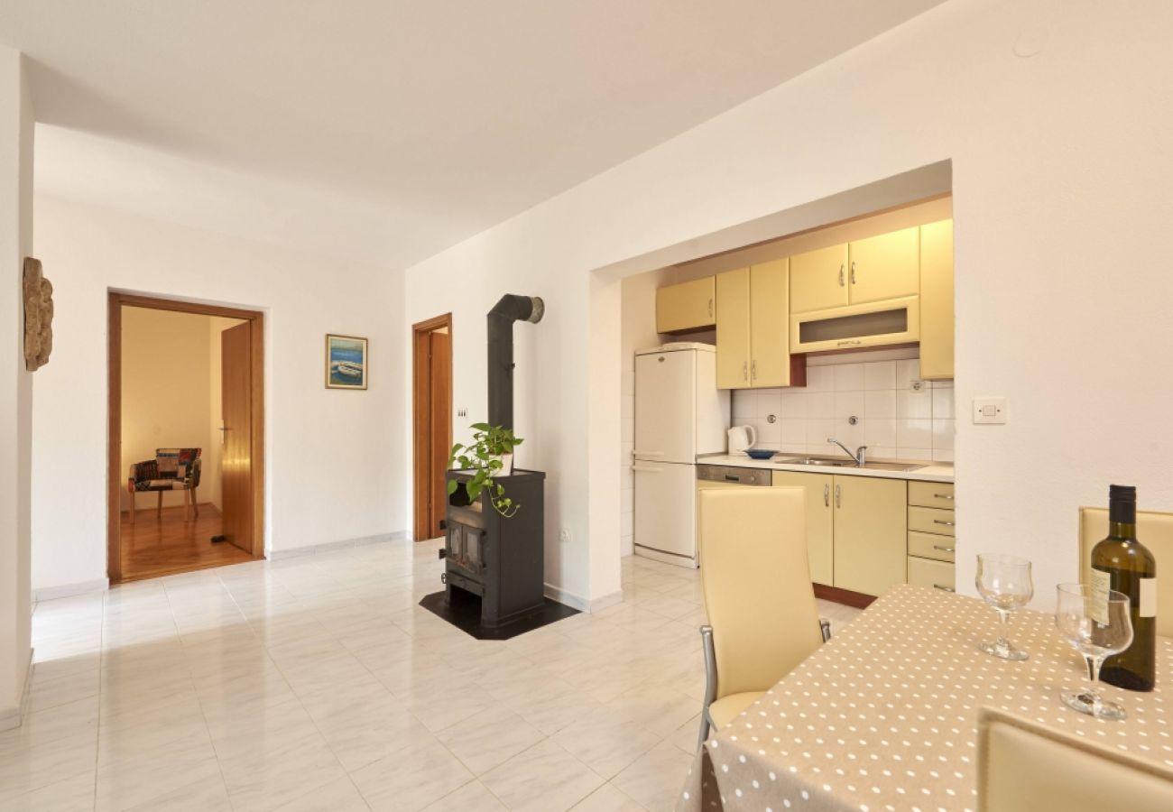 Appartamento a Slatine - Appartamento in Slatine con terrazzo, Climatizzazione, WIFI (4789-2)