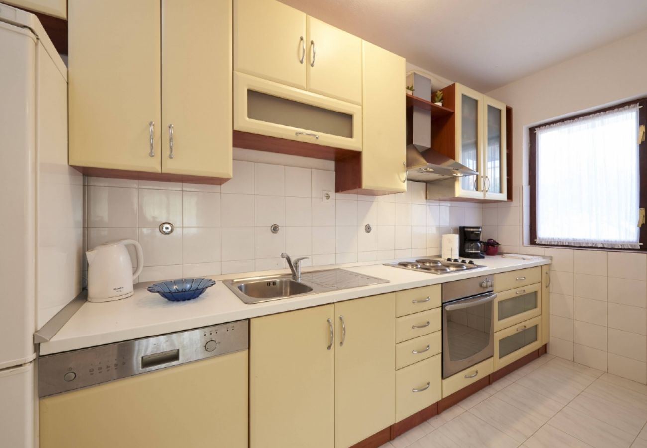 Appartamento a Slatine - Appartamento in Slatine con terrazzo, Climatizzazione, WIFI (4789-2)