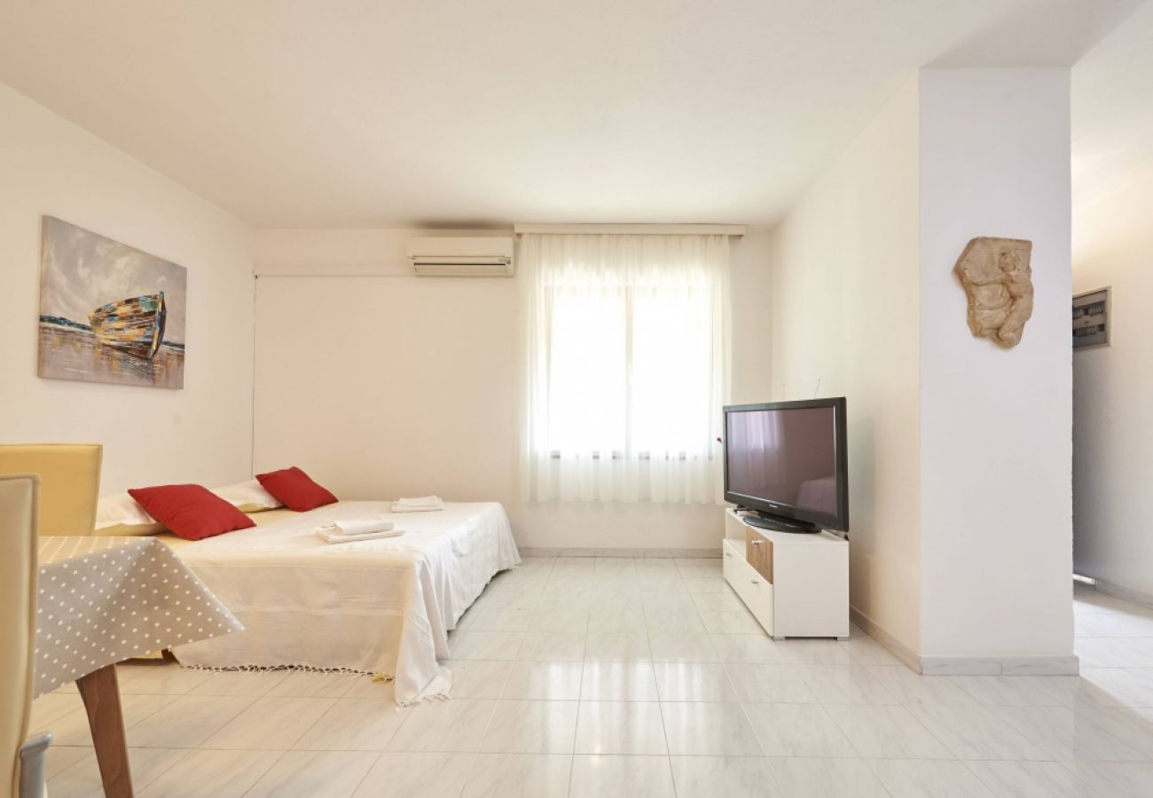 Appartamento a Slatine - Appartamento in Slatine con terrazzo, Climatizzazione, WIFI (4789-2)