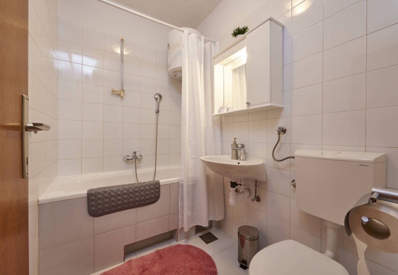 Appartamento a Slatine - Appartamento in Slatine con terrazzo, Climatizzazione, WIFI (4789-3)