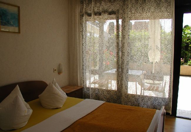 Affitto per camere a Vodice - Camera in Vodizze (Vodice) con balcone, Climatizzazione, WIFI (4826-3) Affitto per camere a Vodice - Camera in Vodizze (Vodice) con balcone, Climatizzazione, WIFI (4826-3)