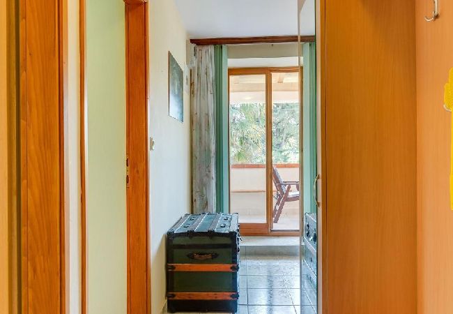 Appartamento a Nerezine - Appartamento in Nerezine con Climatizzazione, WIFI, Lavatrice, Lavastoviglie (4827-2) Appartamento a Nerezine - Appartamento in Nerezine con Climatizzazione, WIFI, Lavatrice, Lavastoviglie (4827-2)