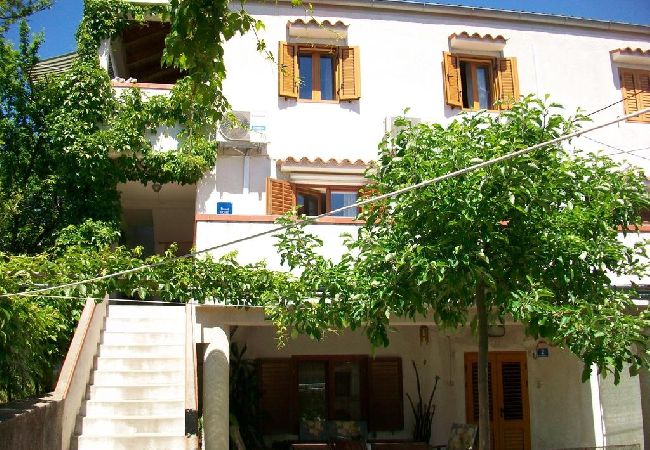 Appartamento a Nerezine - Appartamento in Nerezine con Climatizzazione, WIFI, Lavatrice, Lavastoviglie (4827-2) Appartamento a Nerezine - Appartamento in Nerezine con Climatizzazione, WIFI, Lavatrice, Lavastoviglie (4827-2)