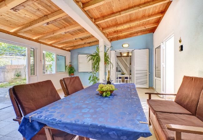 Appartamento a Nerezine - Appartamento in Nerezine con terrazzo, Climatizzazione, WIFI, Lavatrice (4827-3) Appartamento a Nerezine - Appartamento in Nerezine con terrazzo, Climatizzazione, WIFI, Lavatrice (4827-3)