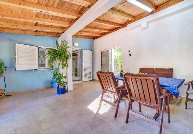 Appartamento a Nerezine - Appartamento in Nerezine con terrazzo, Climatizzazione, WIFI, Lavatrice (4827-3) Appartamento a Nerezine - Appartamento in Nerezine con terrazzo, Climatizzazione, WIFI, Lavatrice (4827-3)