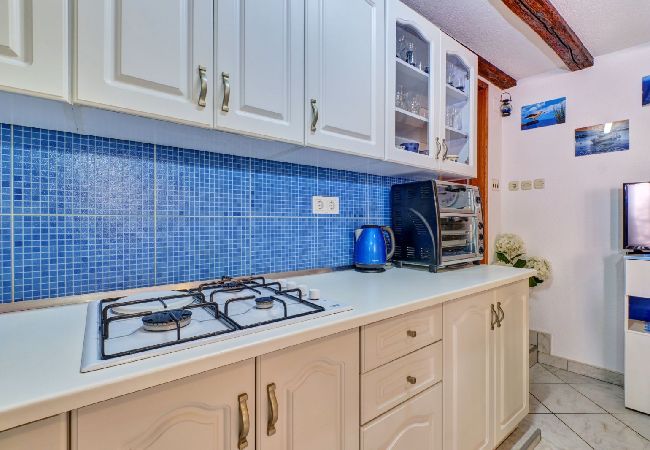 Appartamento a Nerezine - Appartamento in Nerezine con terrazzo, Climatizzazione, WIFI, Lavatrice (4827-3) Appartamento a Nerezine - Appartamento in Nerezine con terrazzo, Climatizzazione, WIFI, Lavatrice (4827-3)