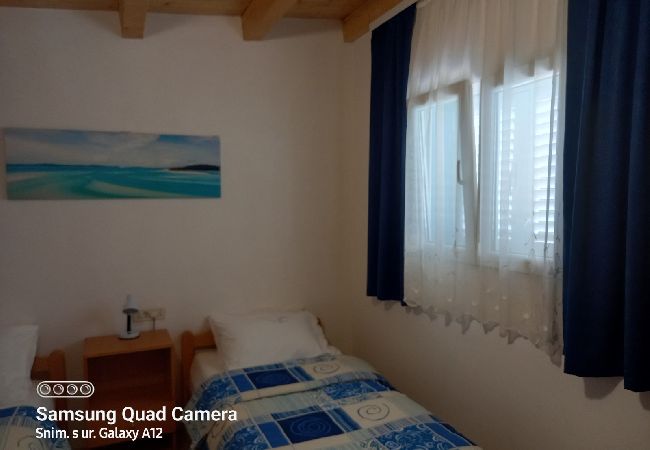 Appartamento a Nerezine - Appartamento in Nerezine con terrazzo, Climatizzazione, WIFI, Lavatrice (4827-3) Appartamento a Nerezine - Appartamento in Nerezine con terrazzo, Climatizzazione, WIFI, Lavatrice (4827-3)