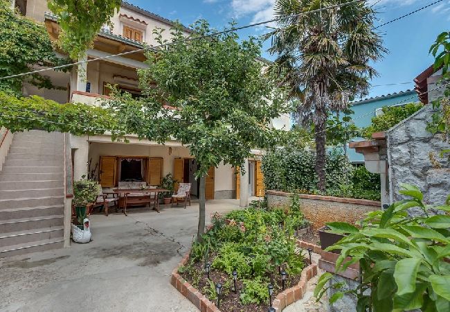 Appartamento a Nerezine - Appartamento in Nerezine con terrazzo, Climatizzazione, WIFI, Lavatrice (4827-3) Appartamento a Nerezine - Appartamento in Nerezine con terrazzo, Climatizzazione, WIFI, Lavatrice (4827-3)