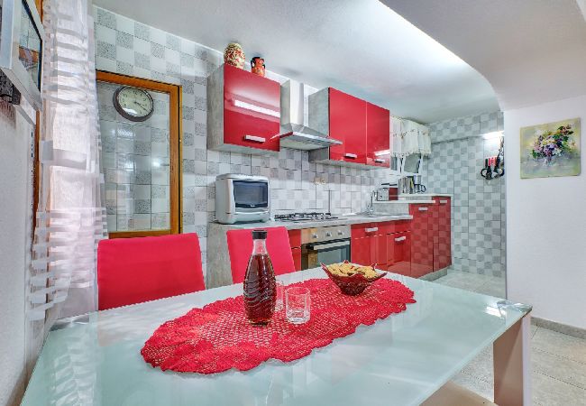 Studio a Nerezine - Appartamento Studio in Nerezine con balcone, Climatizzazione, WIFI, Lavatrice (4827-4) Studio a Nerezine - Appartamento Studio in Nerezine con balcone, Climatizzazione, WIFI, Lavatrice (4827-4)