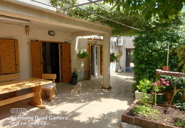 Studio a Nerezine - Appartamento Studio in Nerezine con balcone, Climatizzazione, WIFI, Lavatrice (4827-4) Studio a Nerezine - Appartamento Studio in Nerezine con balcone, Climatizzazione, WIFI, Lavatrice (4827-4)