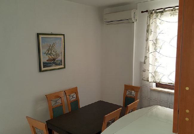 Appartamento a Lopar - Appartamento in Loparo (Lopar) con vista mare, terrazzo, Climatizzazione, WIFI (4842-2) Appartamento a Lopar - Appartamento in Loparo (Lopar) con vista mare, terrazzo, Climatizzazione, WIFI (4842-2)