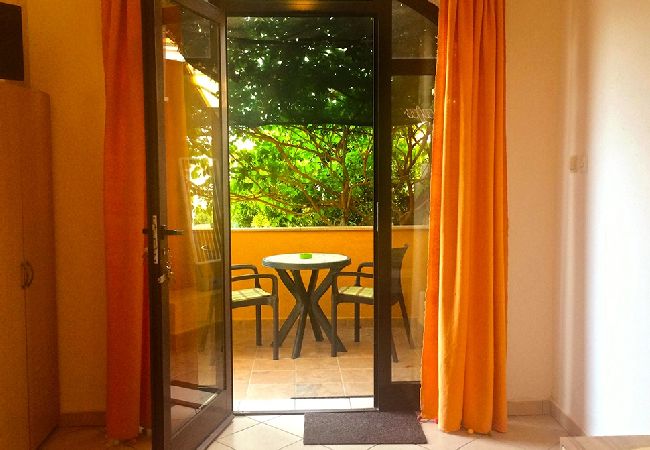 Studio a Lopar - Appartamento Studio in Loparo (Lopar) con balcone, Climatizzazione, WIFI (4842-5) Studio a Lopar - Appartamento Studio in Loparo (Lopar) con balcone, Climatizzazione, WIFI (4842-5)