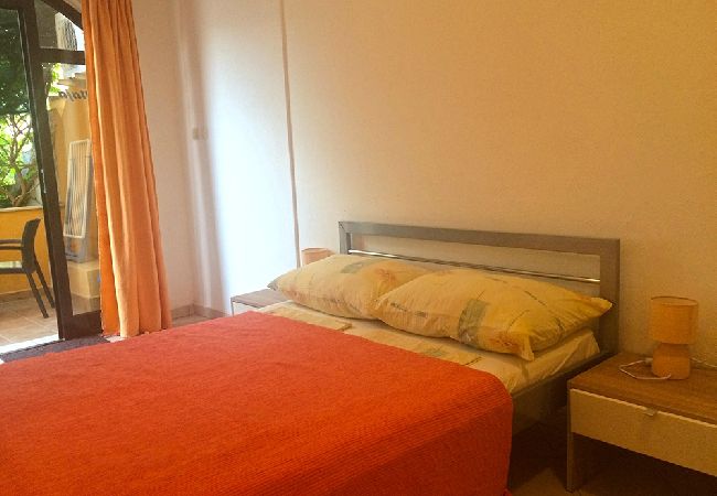 Studio a Lopar - Appartamento Studio in Loparo (Lopar) con balcone, Climatizzazione, WIFI (4842-5) Studio a Lopar - Appartamento Studio in Loparo (Lopar) con balcone, Climatizzazione, WIFI (4842-5)