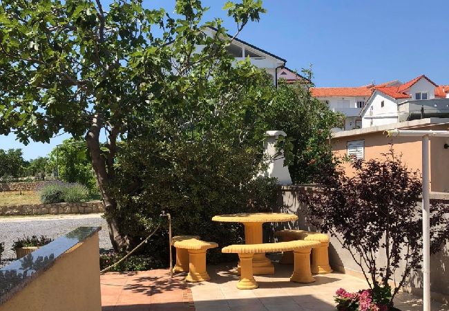 Studio a Lopar - Appartamento Studio in Loparo (Lopar) con balcone, Climatizzazione, WIFI (4842-5) Studio a Lopar - Appartamento Studio in Loparo (Lopar) con balcone, Climatizzazione, WIFI (4842-5)