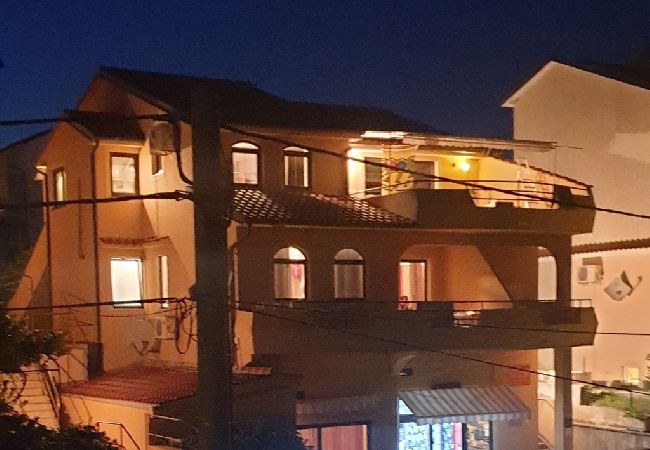 Studio a Lopar - Appartamento Studio in Loparo (Lopar) con balcone, Climatizzazione, WIFI (4842-5) Studio a Lopar - Appartamento Studio in Loparo (Lopar) con balcone, Climatizzazione, WIFI (4842-5)