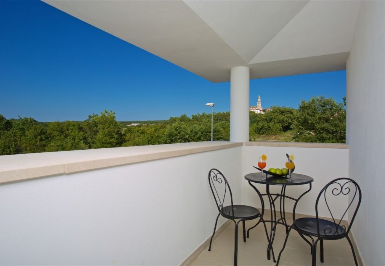 Casa a Višnjan - Casa di vacanza in Visignano (Visnjan) con vista mare, terrazzo, Climatizzazione, WIFI (4840-1)