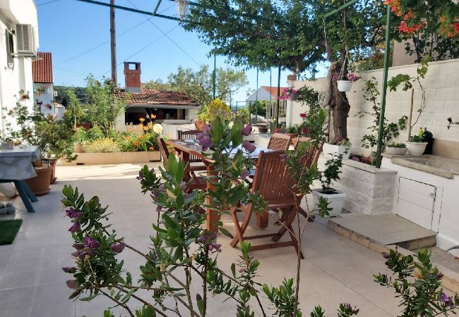 Studio a Hvar - Appartamento Studio in Lesina (Hvar) con terrazzo, Climatizzazione, WIFI, Lavatrice (4858-1) Studio a Hvar - Appartamento Studio in Lesina (Hvar) con terrazzo, Climatizzazione, WIFI, Lavatrice (4858-1)