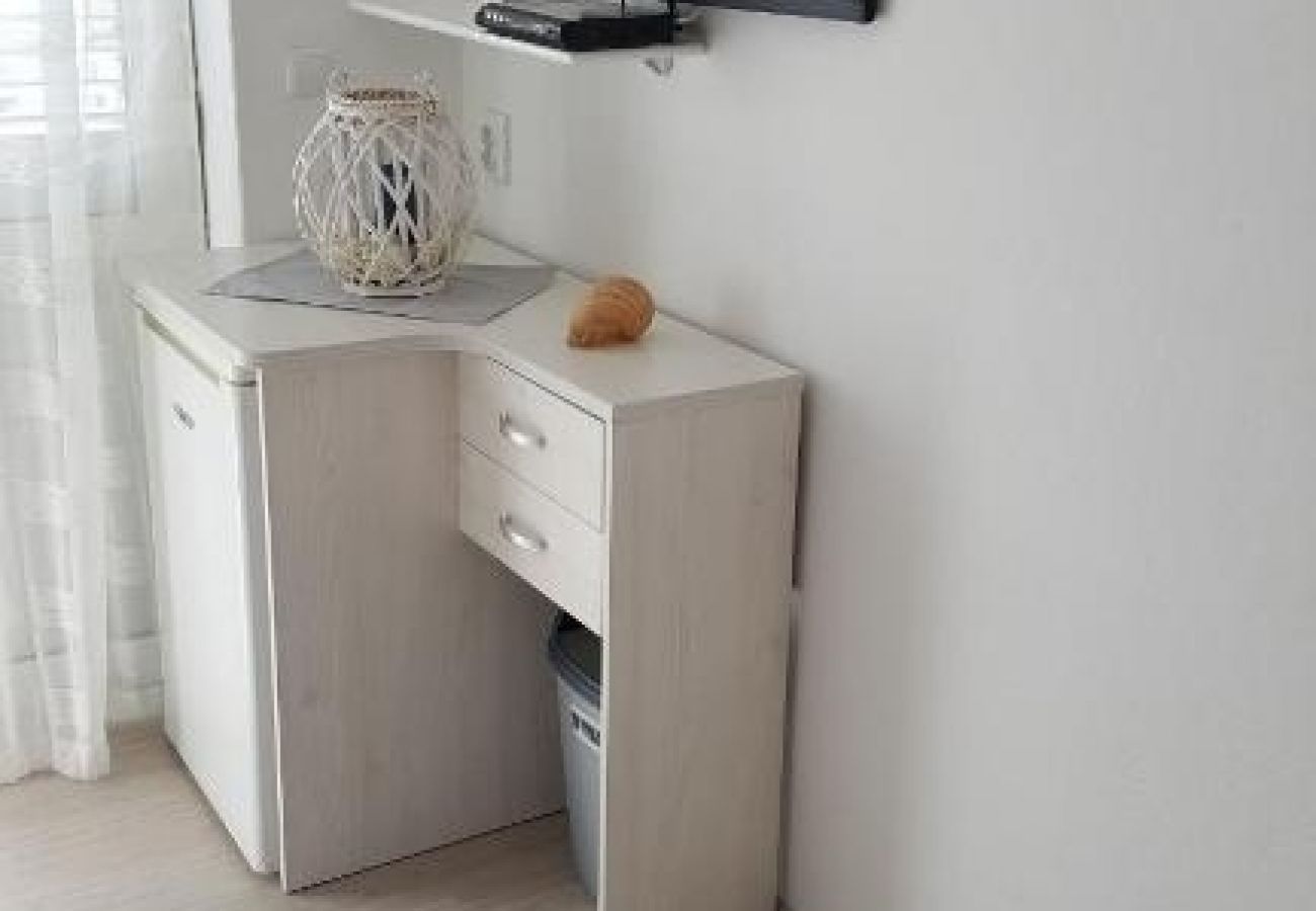 Affitto per camere a Hvar - Camera in Lesina (Hvar) con vista mare, balcone, Climatizzazione, WIFI (4858-5)