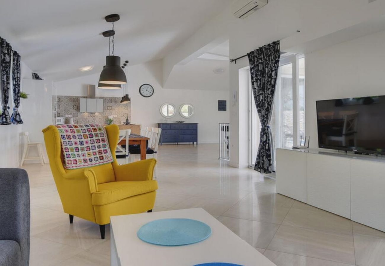 Casa a Nedešcina - Casa di vacanza in Nedešćina con terrazzo, Climatizzazione, WIFI, Lavatrice (4816-1)