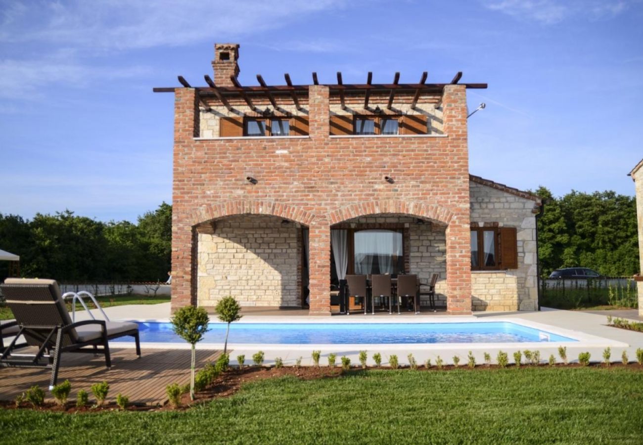 Casa a Svetvincenat - Casa di vacanza in Sanvincenti (Svetvincenat) con terrazzo, Climatizzazione, WIFI, Lavatrice (4843-1)