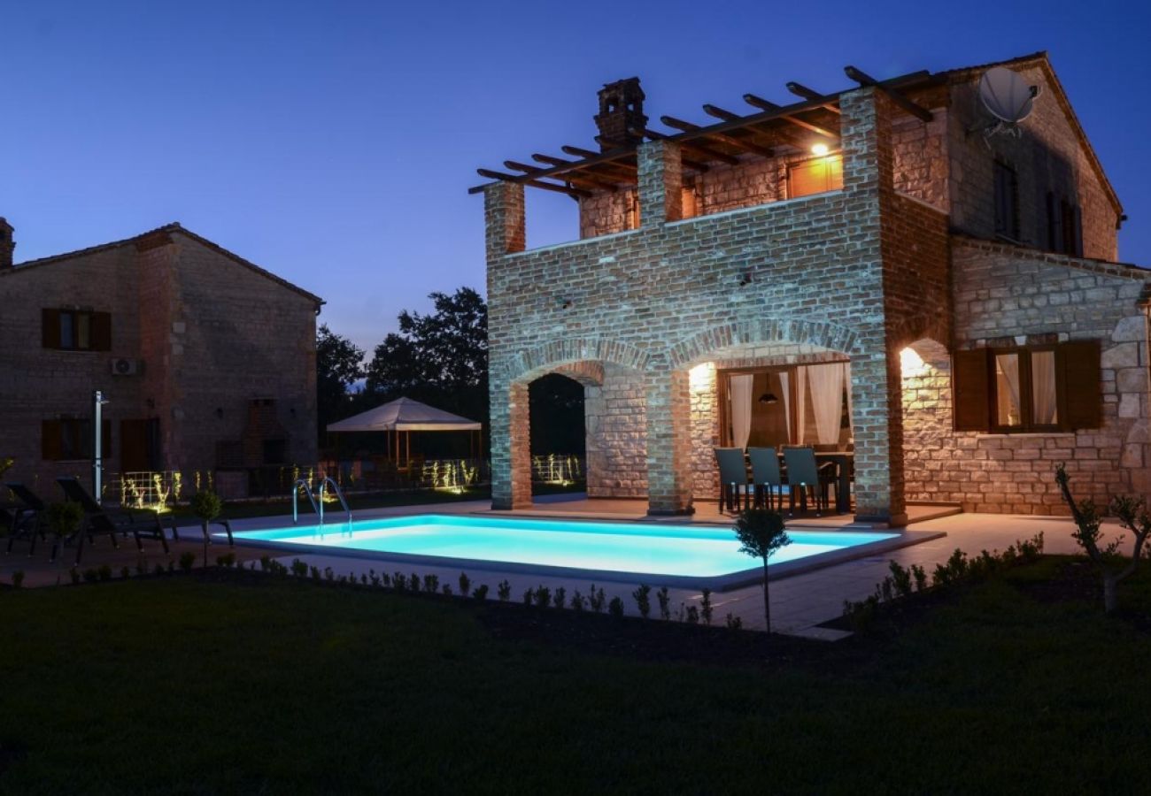 Casa a Svetvincenat - Casa di vacanza in Sanvincenti (Svetvincenat) con terrazzo, Climatizzazione, WIFI, Lavatrice (4843-1)