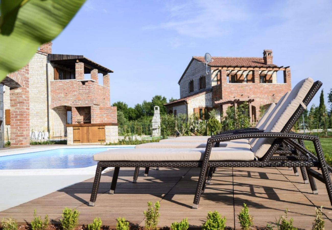 Casa a Svetvincenat - Casa di vacanza in Sanvincenti (Svetvincenat) con terrazzo, Climatizzazione, WIFI, Lavatrice (4843-1)