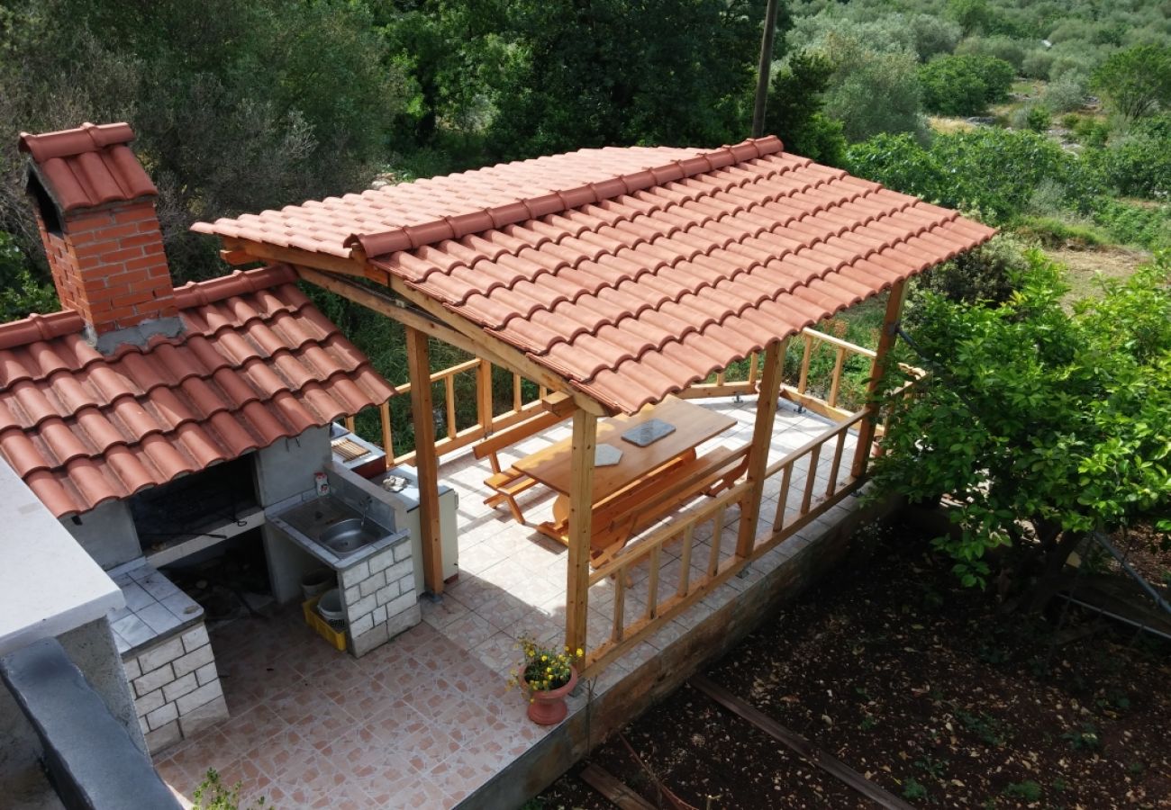 Appartamento a Okrug Donji - Appartamento in Okrug Donji con terrazzo, Climatizzazione, WIFI, Lavatrice (4864-1)