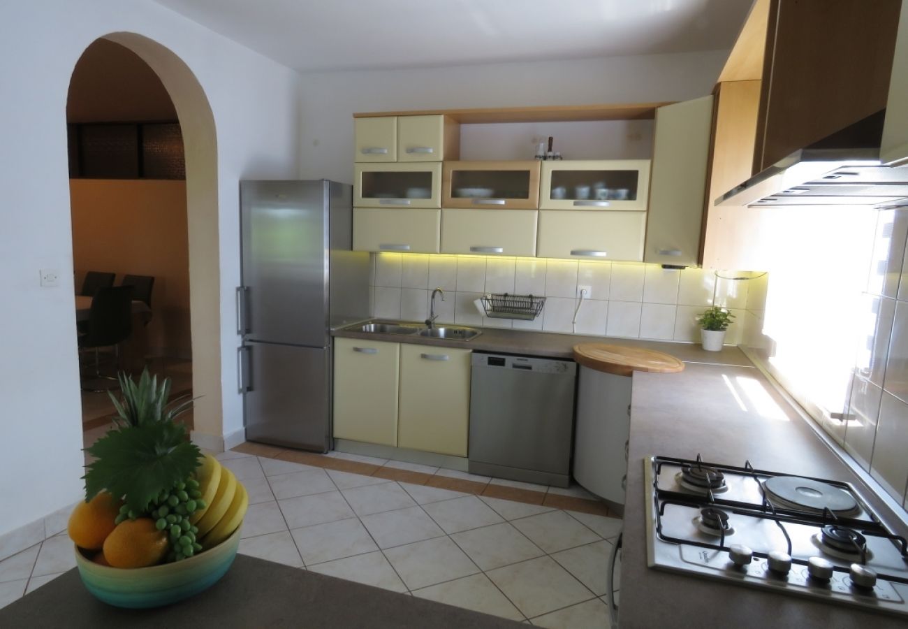 Casa a Ljubac - Casa di vacanza in Ljubač con vista mare, terrazzo, Climatizzazione, WIFI (4851-1)