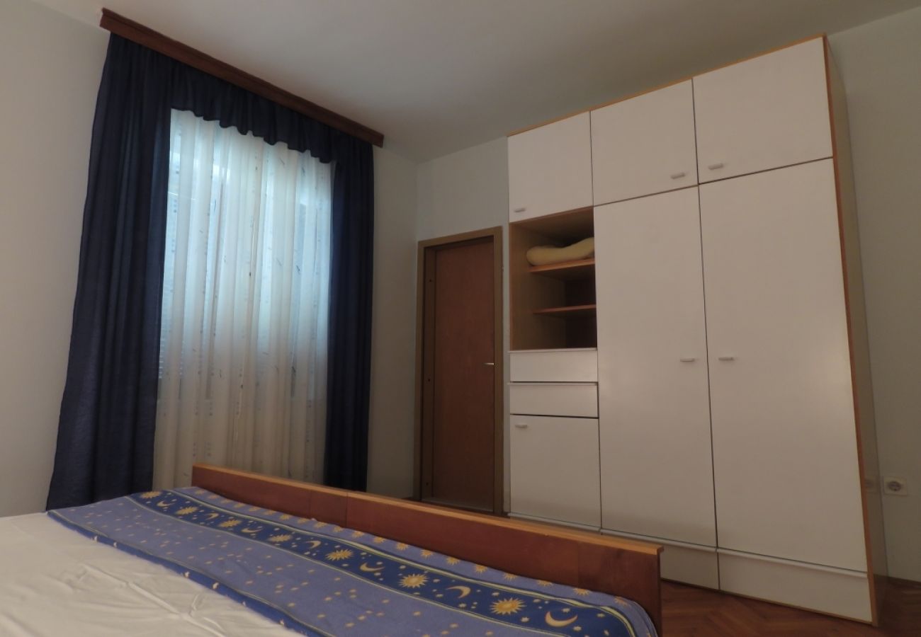 Casa a Ljubac - Casa di vacanza in Ljubač con vista mare, terrazzo, Climatizzazione, WIFI (4851-1)