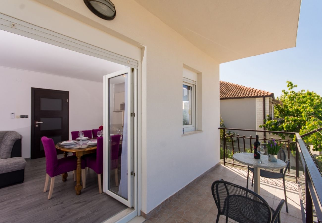 Appartamento a Okrug Gornji - Appartamento in Okrug Gornji con vista mare, terrazzo, Climatizzazione, WIFI (4882-3)