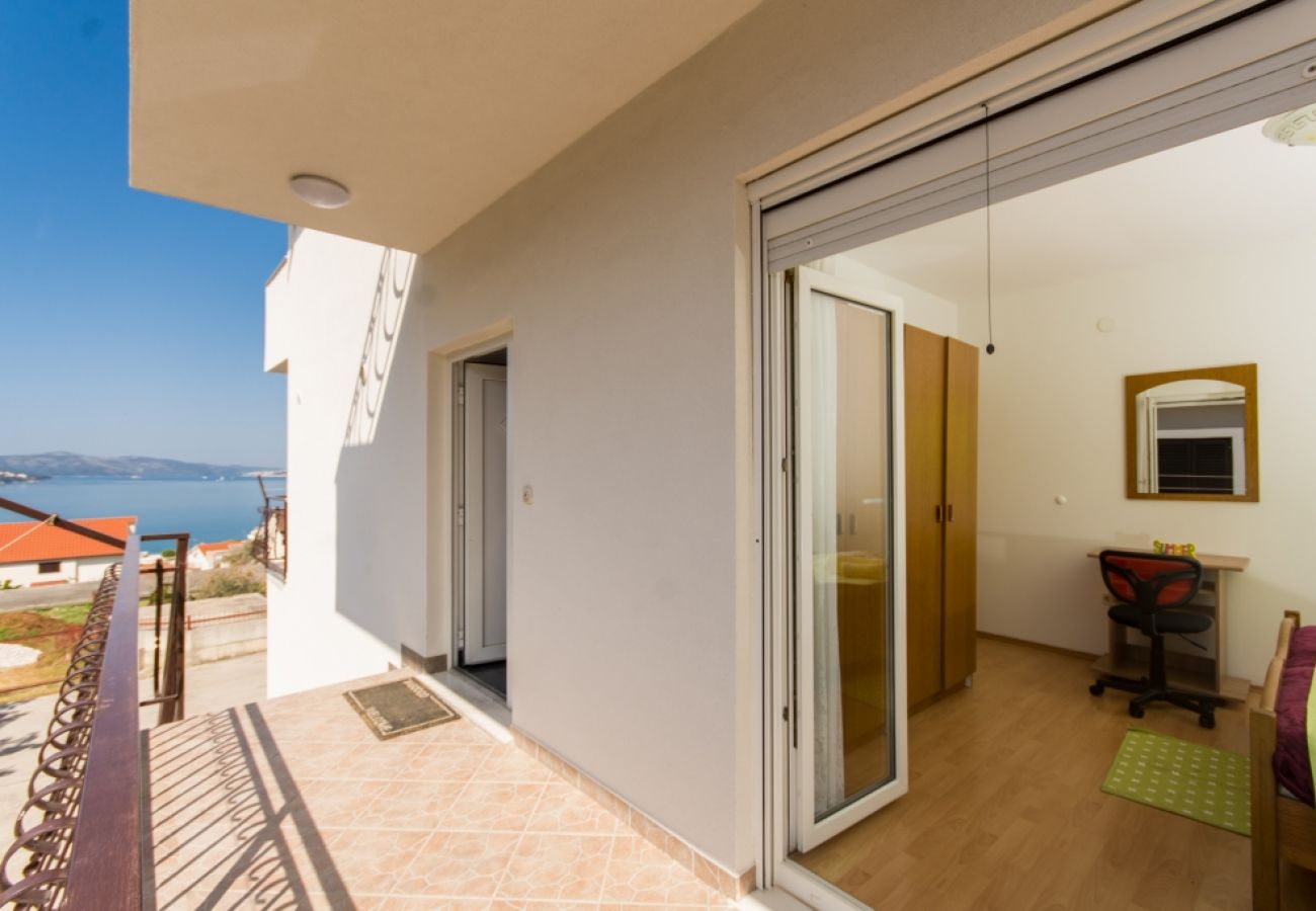 Appartamento a Okrug Gornji - Appartamento in Okrug Gornji con vista mare, terrazzo, Climatizzazione, WIFI (4882-3)