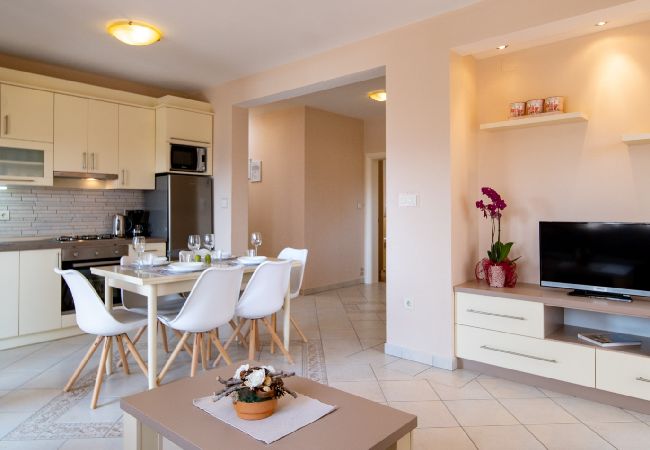 Appartamento a Lopar - Appartamento in Loparo (Lopar) con balcone, Climatizzazione, WIFI, Lavatrice (4885-2) Appartamento a Lopar - Appartamento in Loparo (Lopar) con balcone, Climatizzazione, WIFI, Lavatrice (4885-2)